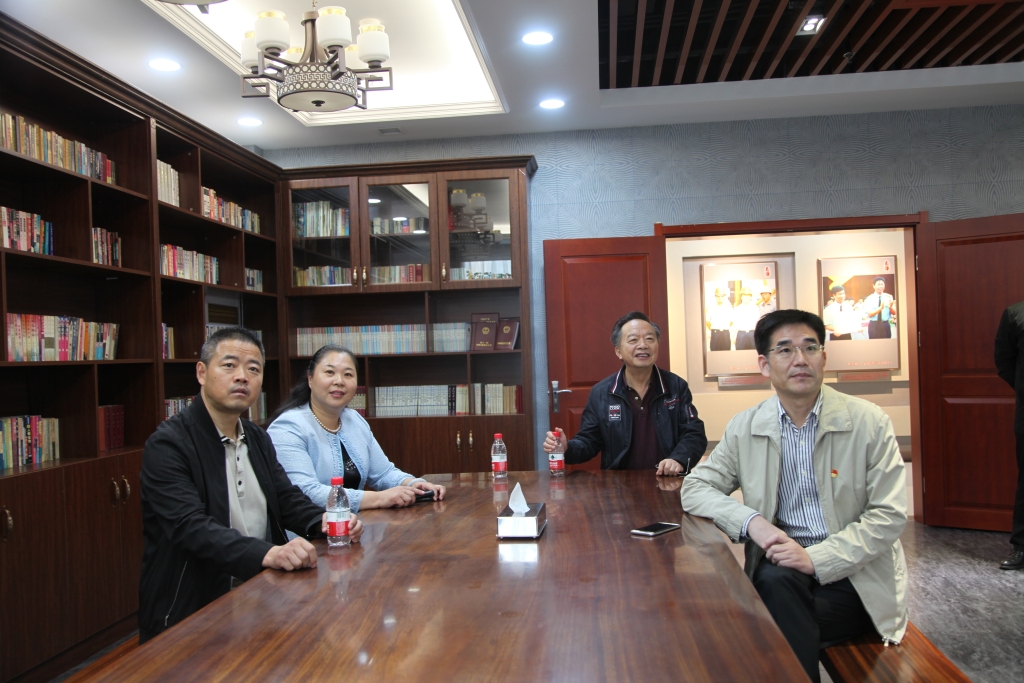 2019年10月11日，連云港市退役軍人事務(wù)局王永仕局長一行到1號樓參觀展館